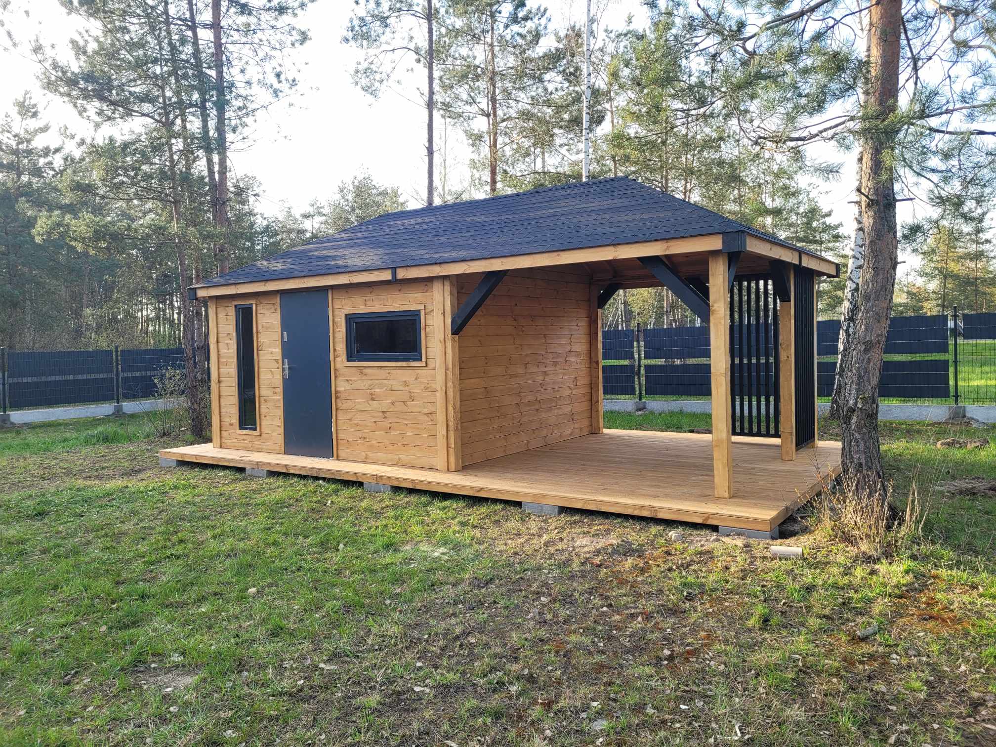 DOMEK narzędziowy Z ALTANĄ MAX 6x3 m — ujęcie 2