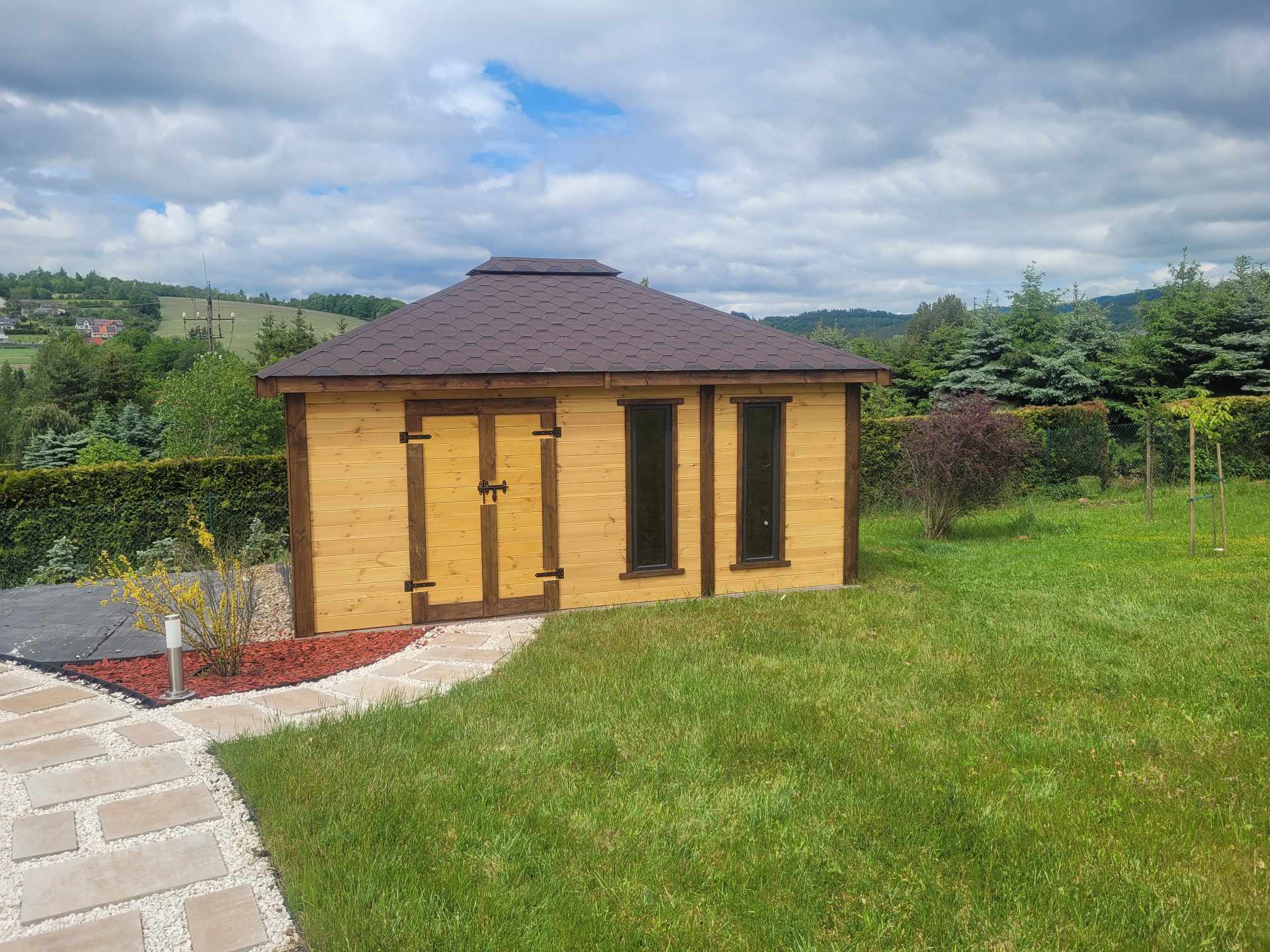 DOMEK narzędziowy TAKO II 5x4m w gotowym ogrodzie