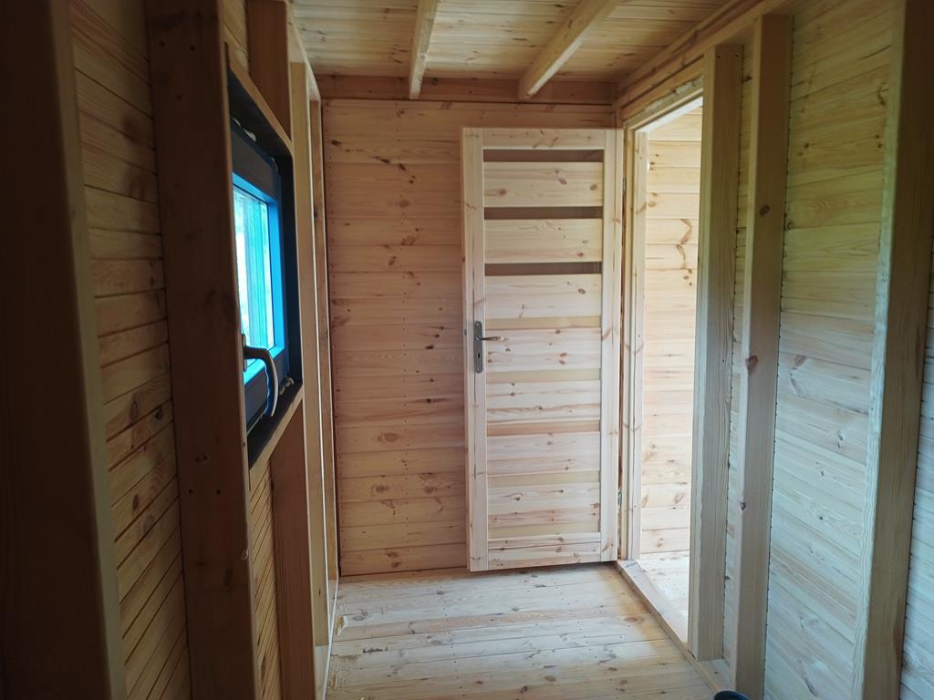 DOMEK LETNISKOWY L80 6x6m w gotowym ogrodzie