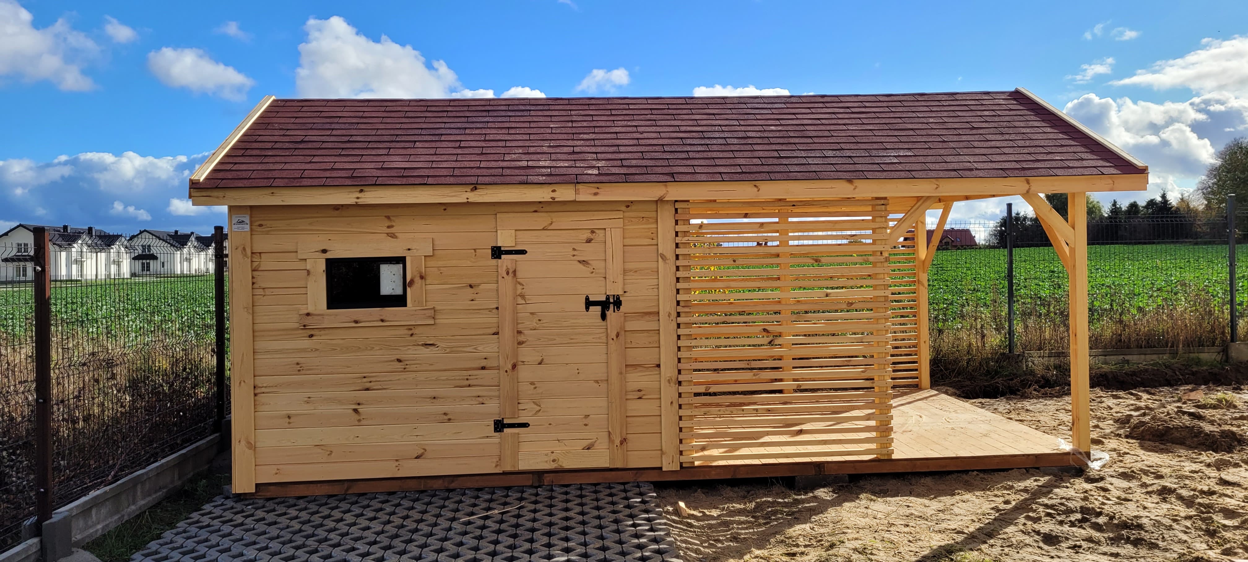 DOMEK narzędziowy PAWEŁ II Z ALTANĄ 3x6m DACH DWUSPADOWY — ujęcie 3