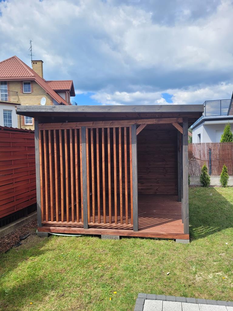 DOMEK narzędziowy Z ALTANĄ C20 6x3m — realizacja DREWNOTRIK