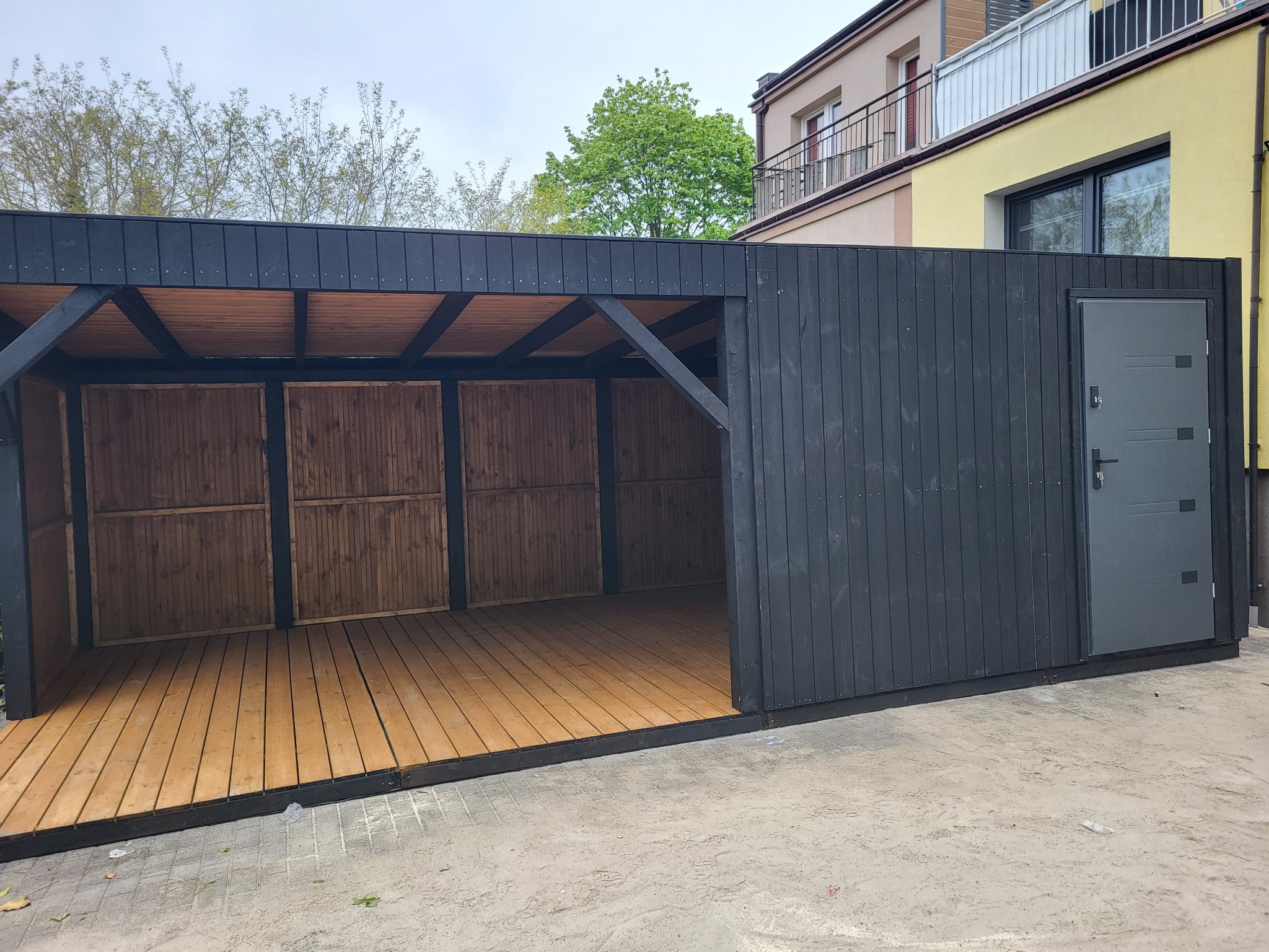 DOMEK narzędziowy Z ALTANĄ TOMMY 4x6,5m — realizacja DREWNOTRIK