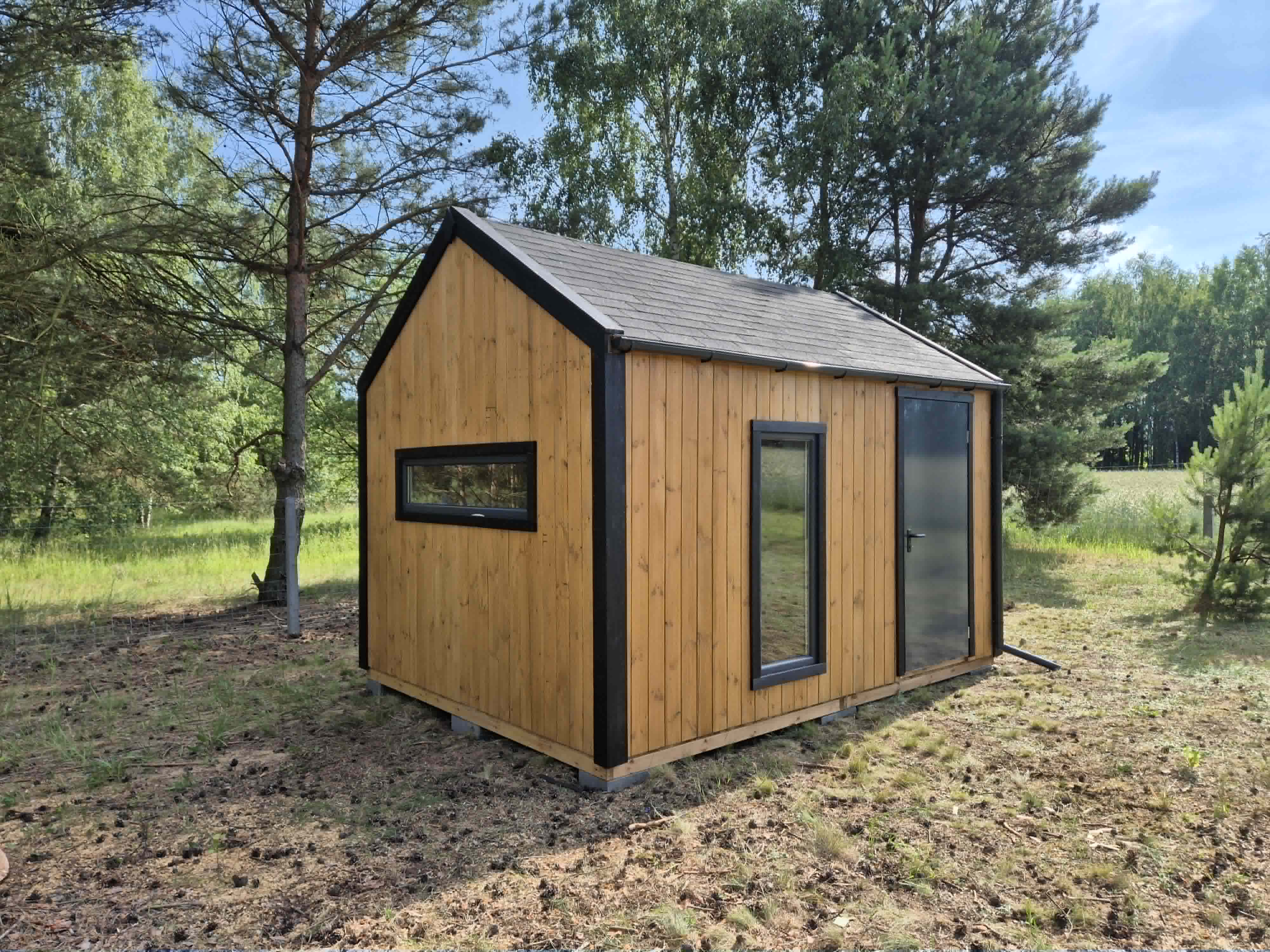 DOMEK narzędziowy D10 3x5 m w gotowym ogrodzie