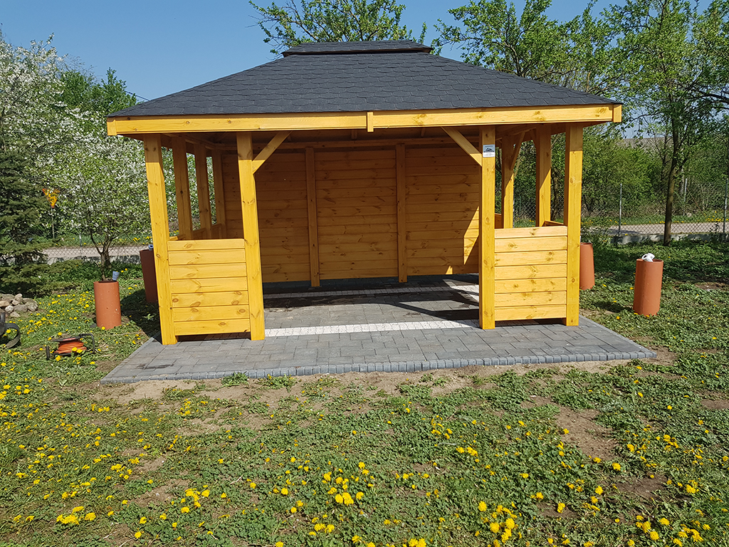 ALTANA ogrodowa SANDRA IV 3 x 3 m w gotowym ogrodzie