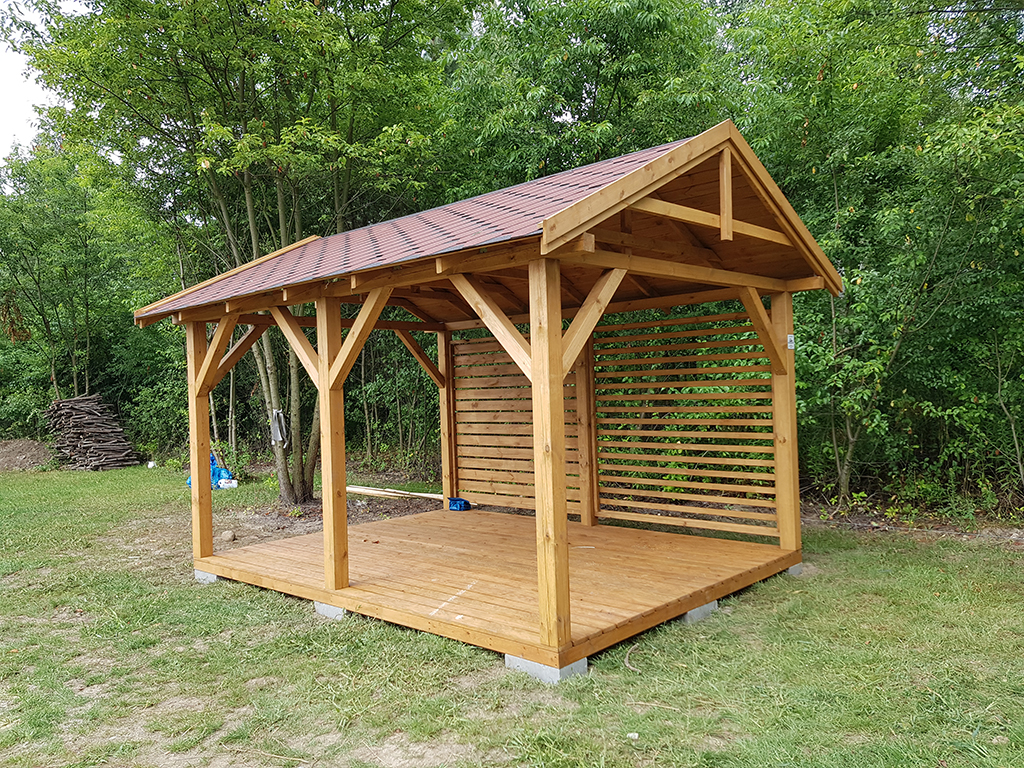 WIATA samochodowa B90 5x6m w gotowym ogrodzie